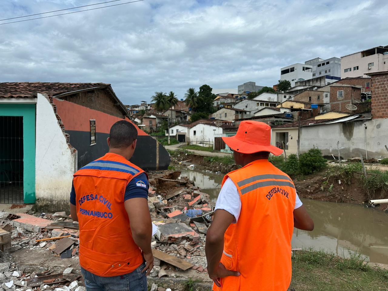 Governo de Pernambuco intensifica ações de ajuda humanitária para as mais de 9,5 mil pessoas desalojadas e desabrigadas por conta das chuvas