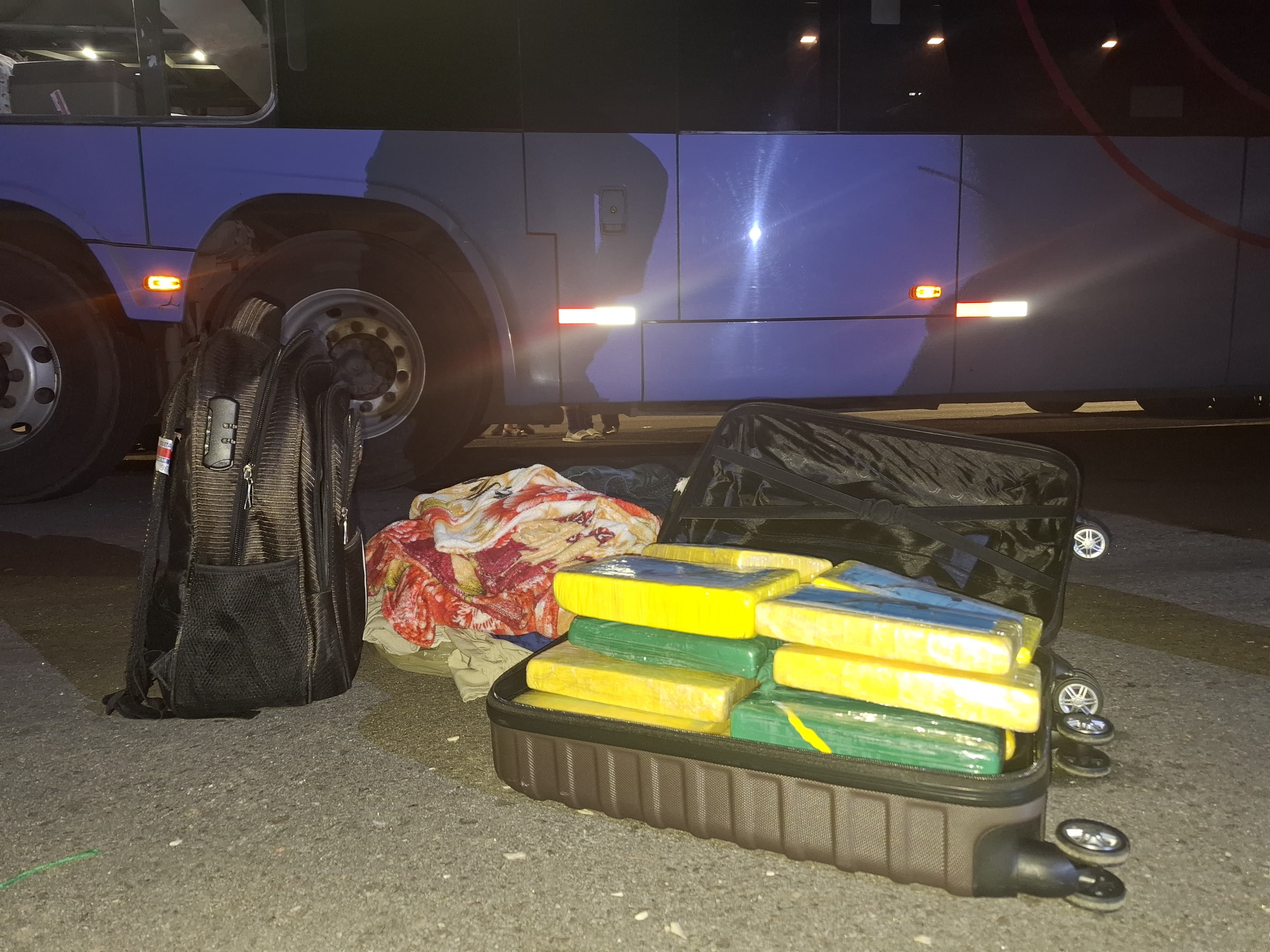 Equipes do Bepi e do Denarc apreendem quase 20 quilos de cocaína em ponto de bloqueio em rodovia de Petrolina