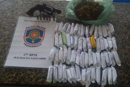 POLÍCIA ENCONTRA ARMA E DROGAS EM PAULISTA