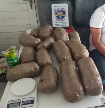 HOMEM É PRESO COM DROGA EM POÇÃO