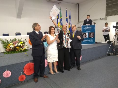 VANJA COELHO É HOMENAGEADA NA 14ª EDIÇÃO DO LIVRO "MULHERES QUE MUDARAM A HISTÓRIA DE PERNAMBUC