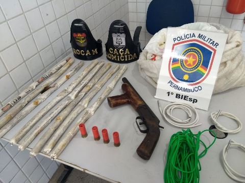 BIESP E 4º BATALHÃO APREENDEM EXPLOSIVOS E ARMA DE FOGO EM CARUARU