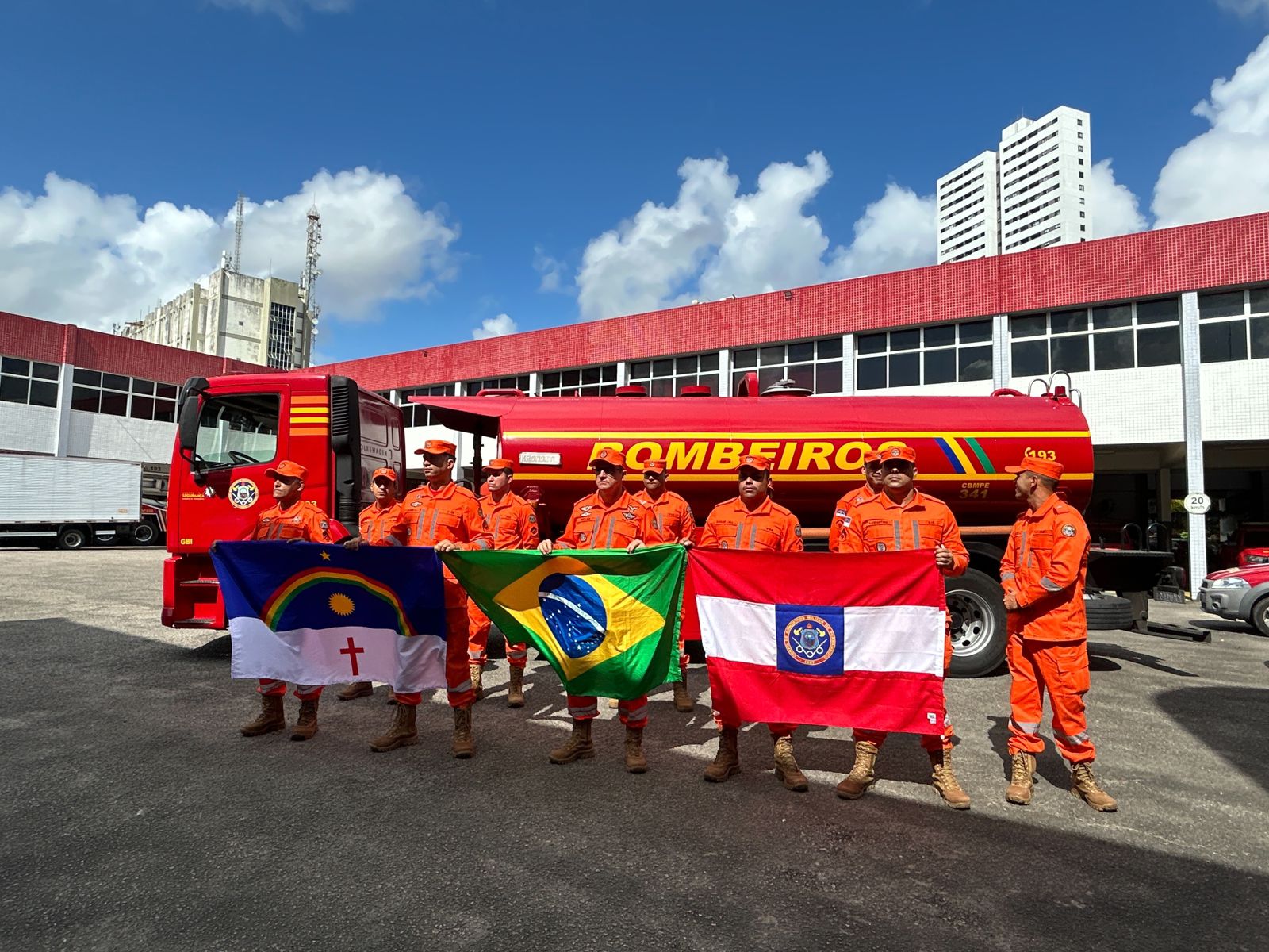 Corpo de Bombeiros de Pernambuco se integra a missão humanitária de combate a incêndios florestais no Norte e Centro-Oeste do país