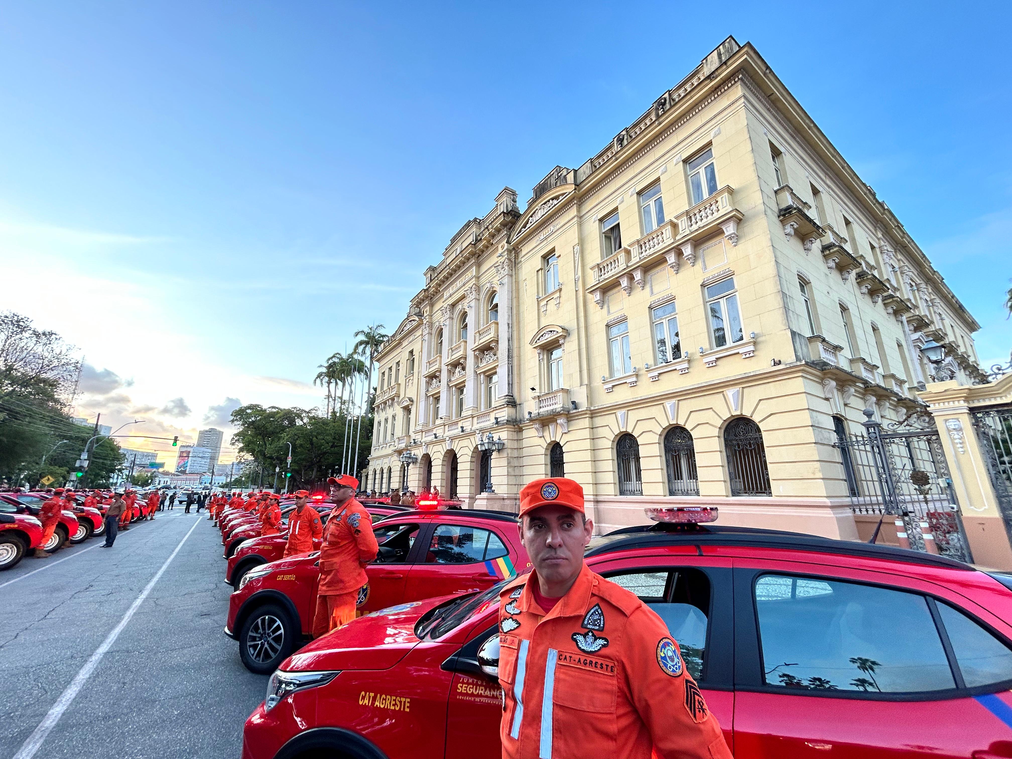 Bombeiros do Agreste do Estado recebem novas viaturas para a região