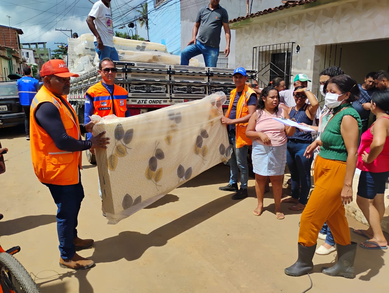 Governo de Pernambuco lança campanha de doações para famílias afetadas pelas chuvas em Vicência