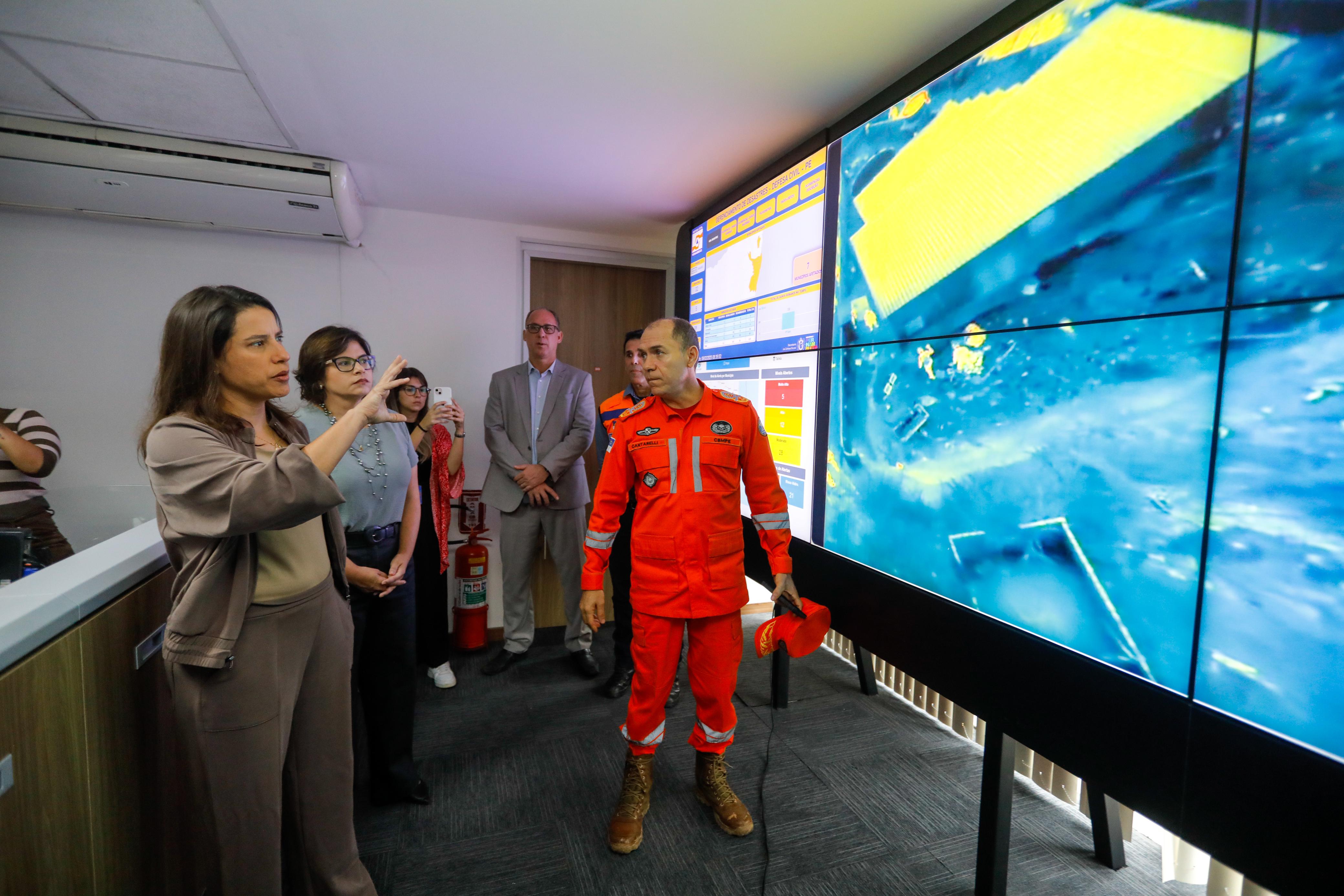 Governadora Raquel Lyra acompanha operações executadas por órgãos estaduais para diminuir impacto das chuvas