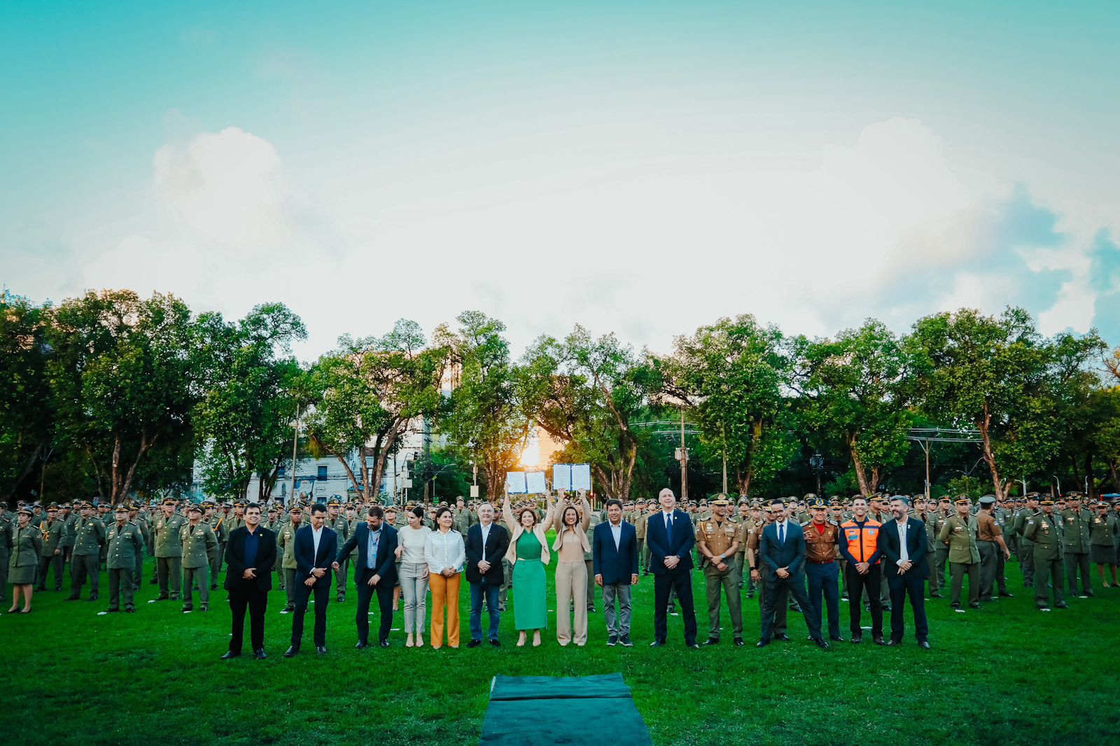 Governadora Raquel Lyra anuncia construção de batalhões e entrega equipamentos à segurança pública