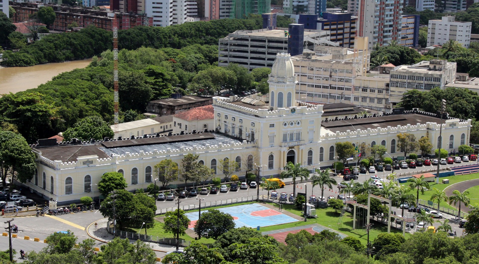  Governo de Pernambuco recebe donativos para o Rio Grande do Sul