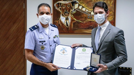Comando Aéreo Nordeste realiza entrega da Ordem do Mérito Aeronáutico