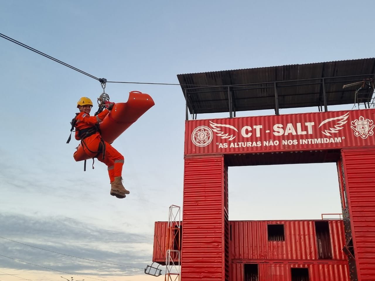 Novos bombeiros de Pernambuco estreiam Centro de Treinamento para Salvamentos em Altura