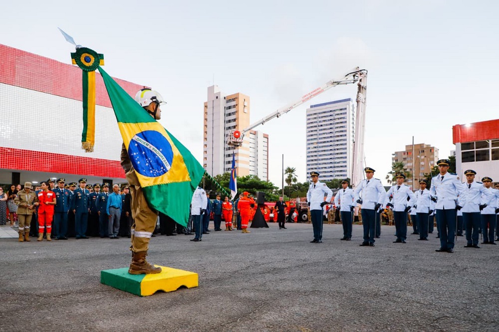 Juntos pela Segurança: governadora Raquel Lyra comanda solenidade de formatura dos novos oficiais do Corpo de Bombeiros Militar