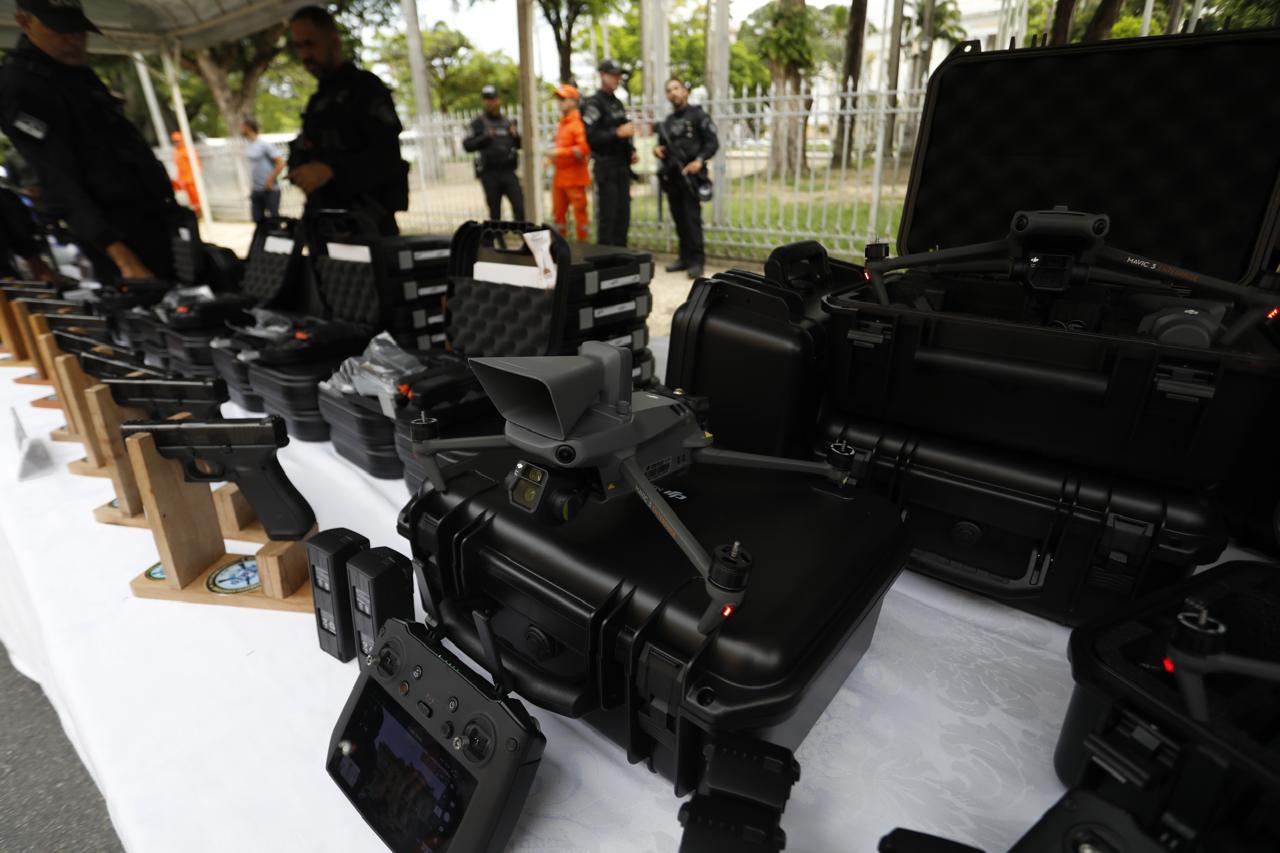 Governadora Raquel Lyra entrega viaturas, armamentos e equipamentos para forças policiais