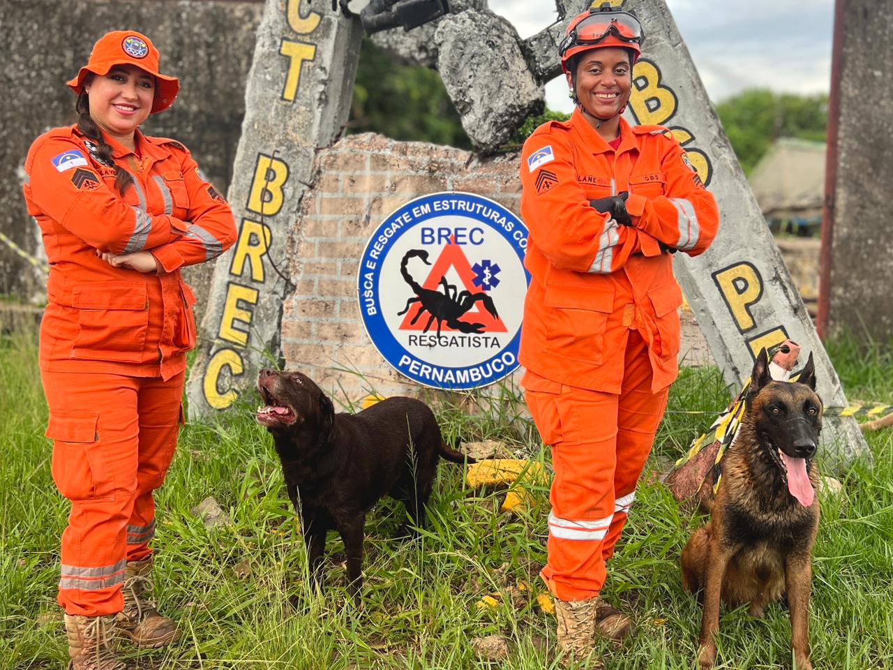 Cachorreiras do Corpo de Bombeiros de Pernambuco reforçam presença feminina em operações de busca e salvamento