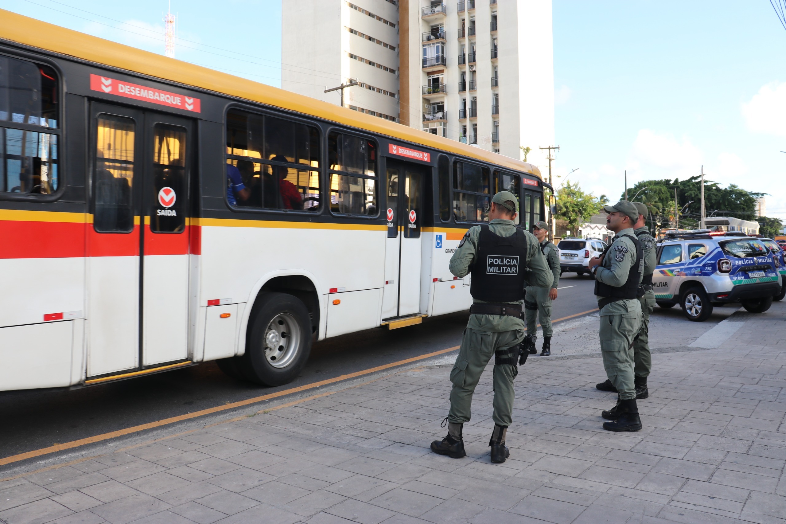 Roubo a ônibus cai em Pernambuco e operações reforçam segurança no transporte coletivo