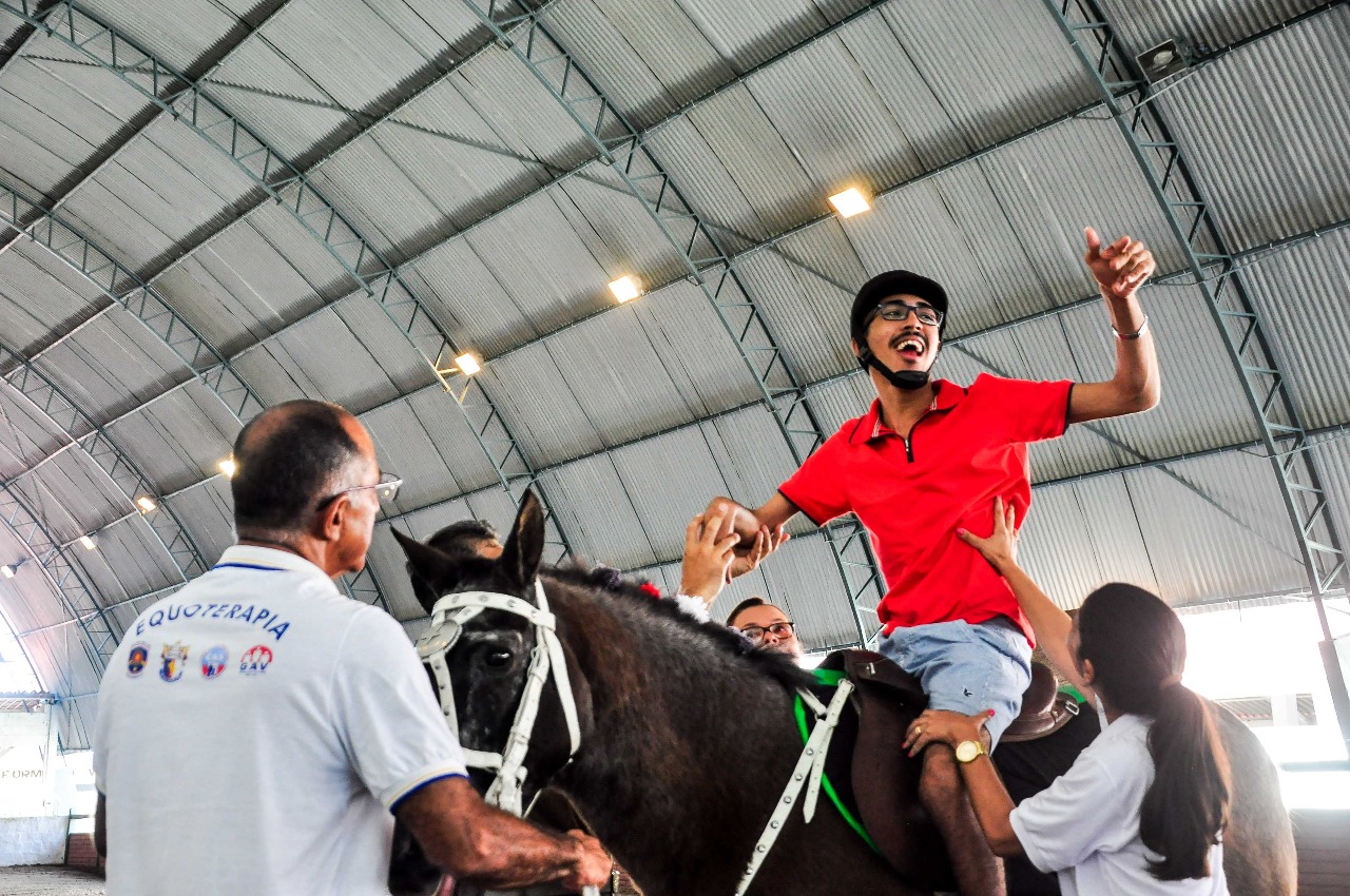 PM reabre sonhos com a volta da equoterapia