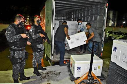 Com segurança e rapidez, 1º lote da vacina chega a todas as regiões de Pernambuco