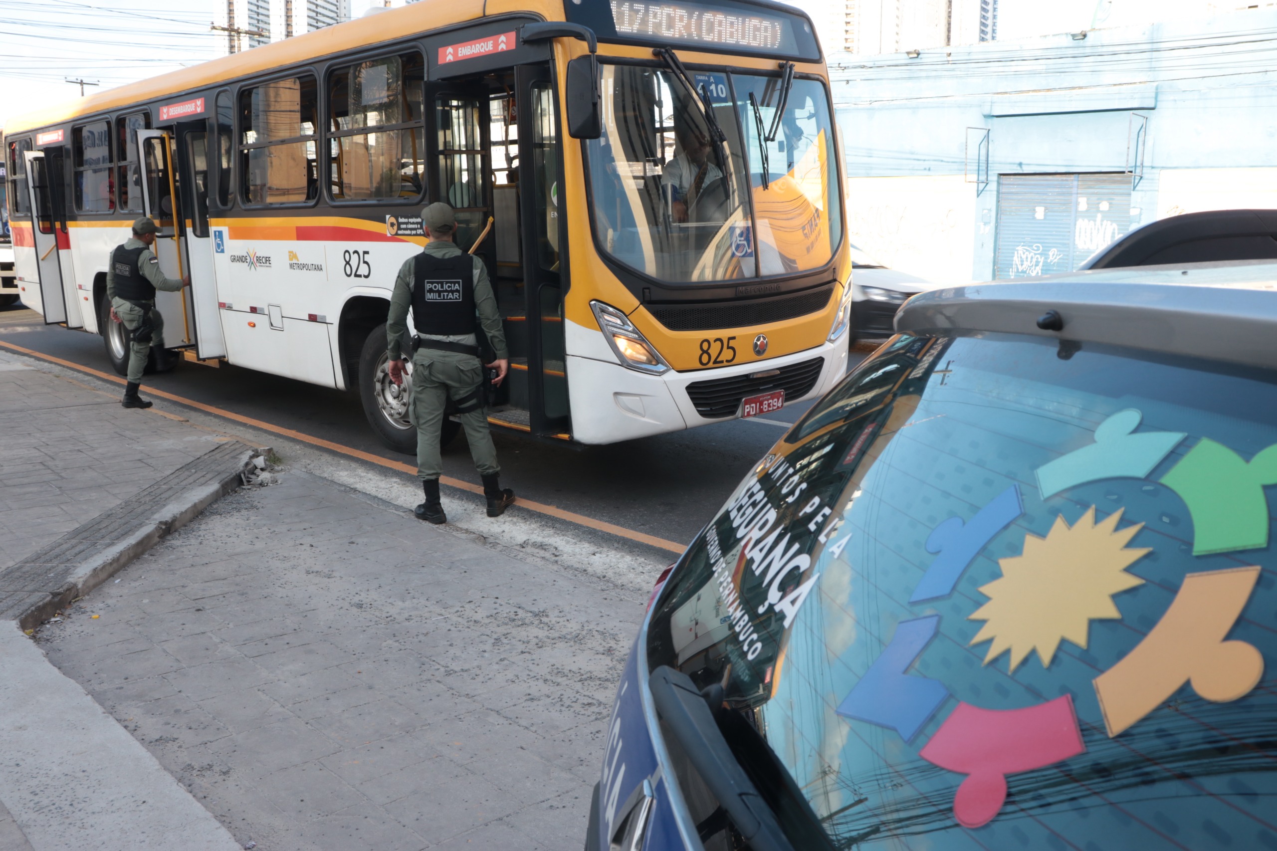 Forças de segurança capturam suspeito de realizar assalto a ônibus no Centro do Recife