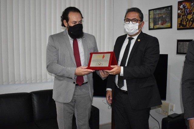 MPPE presta homenageia SDS com selo comemorativo