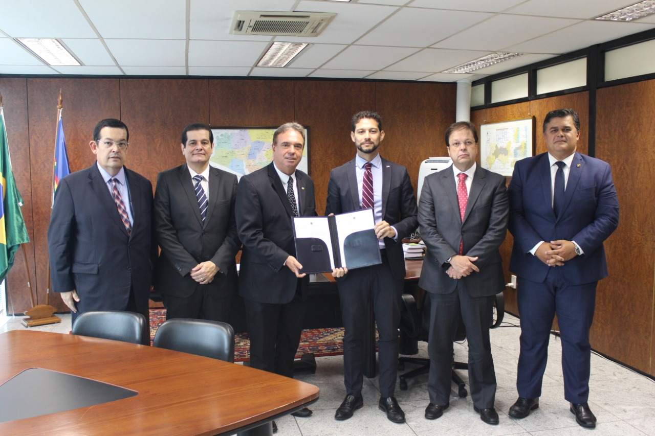 SDS e TRE-PE firmam convênio