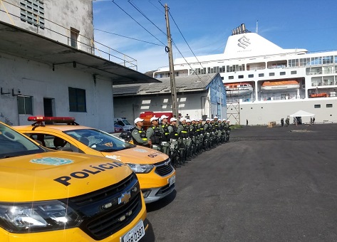 Operação já retirou 342 passageiros de navio no Porto do Recife