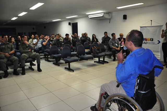 SDS capacita instrutores para abordagem a pessoas com deficiência