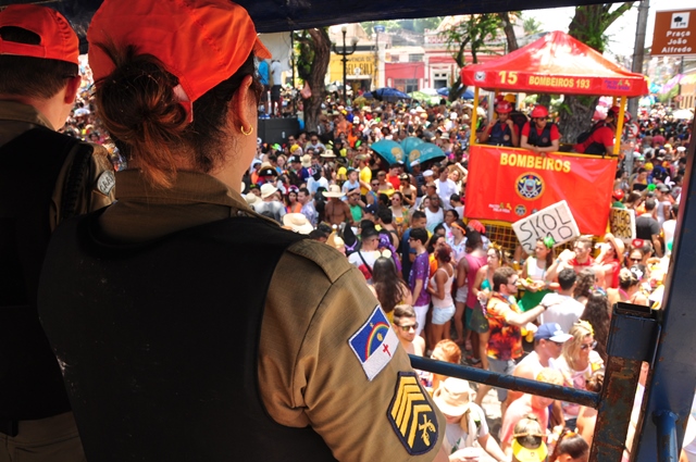 População elogia policiamento na folia