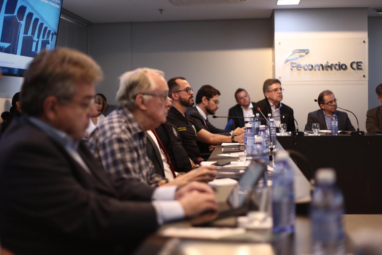 Pernambuco apresenta programa Alerta Celular ao Ceará