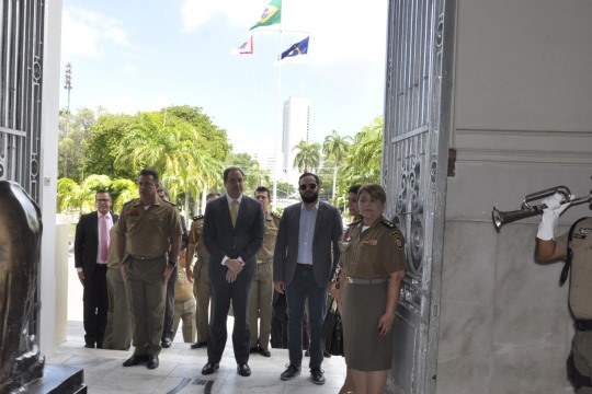 GOVERNADOR VISITA COMANDO GERAL DA PMPE