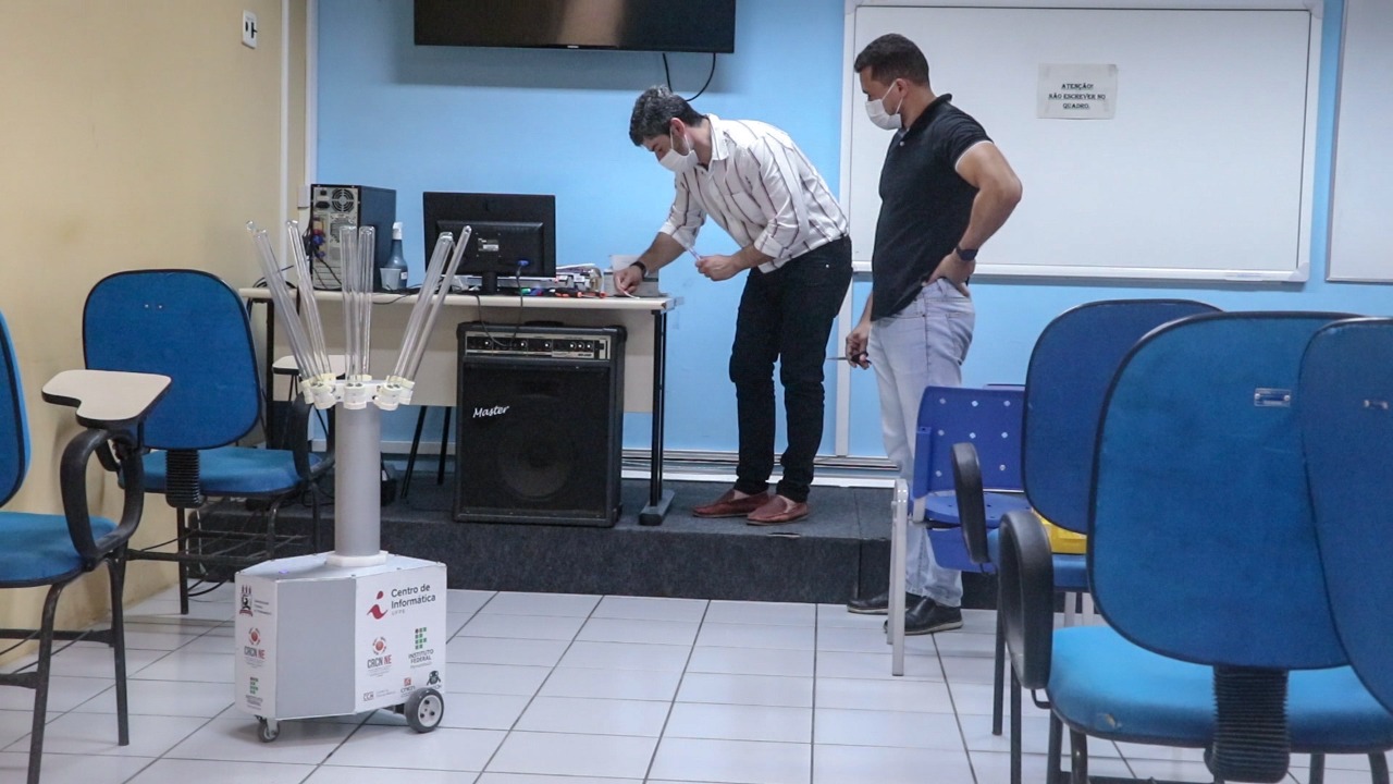 ROBÔ AURORA - ACADEPOL 03.jpeg