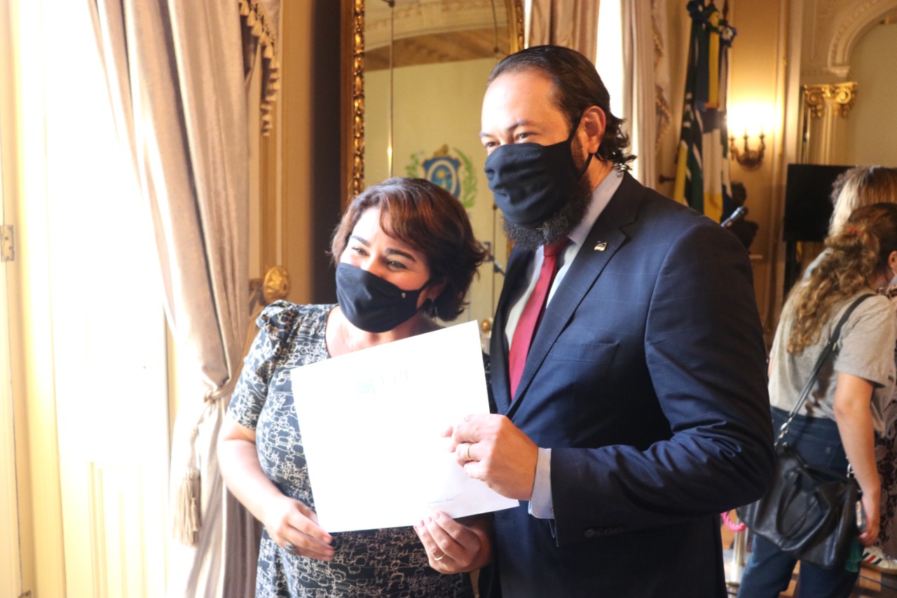 Governadora em exercício assina projeto de lei para criação de delegacias da mulher 03